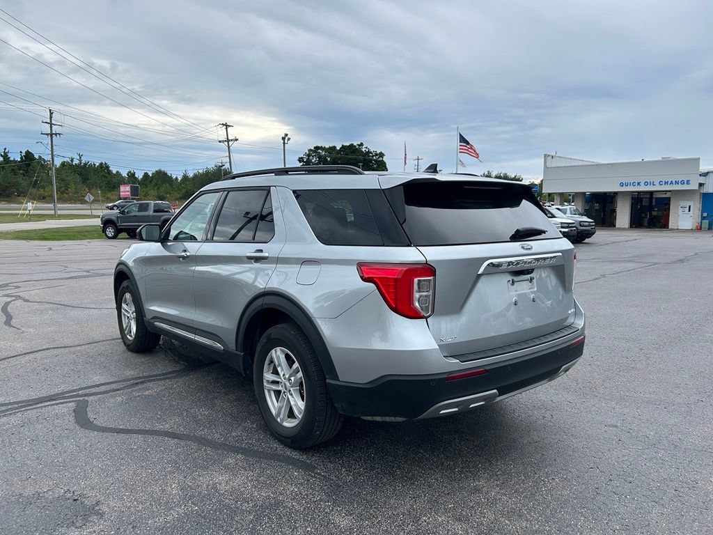 Used 2024 Ford Explorer XLT w/ Equipment Group 202A AWD/4WD image 3