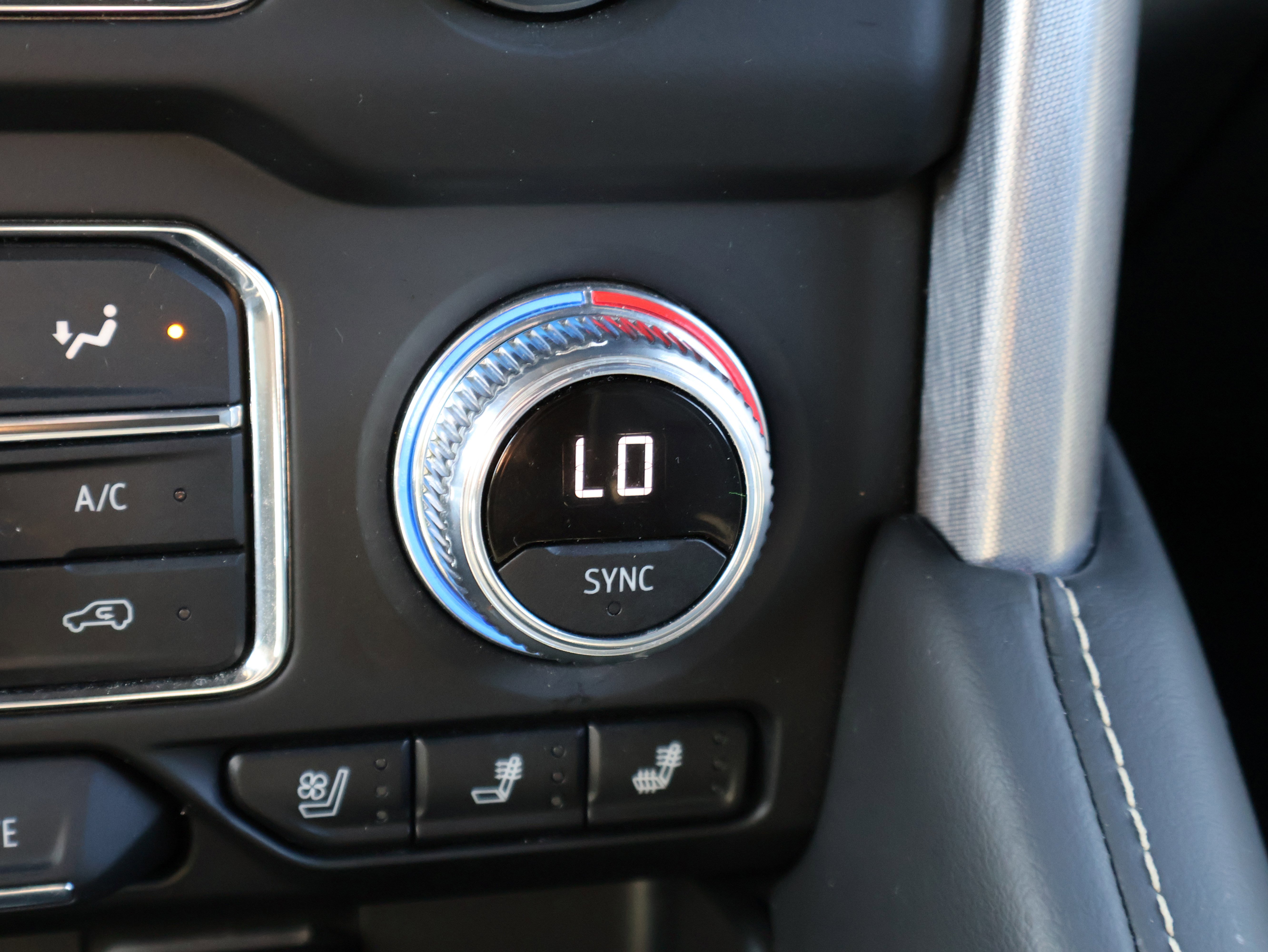 Used 2024 GMC Yukon SLT image 34