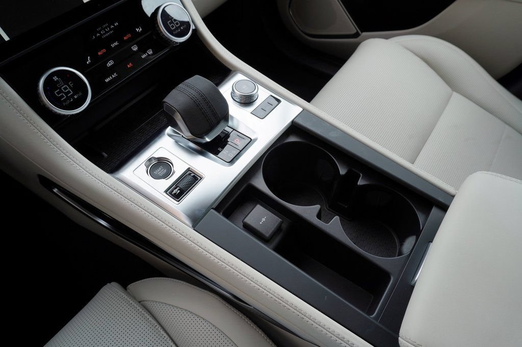 Used 2025 Jaguar F-PACE R-Dynamic S AWD/4WD image 33