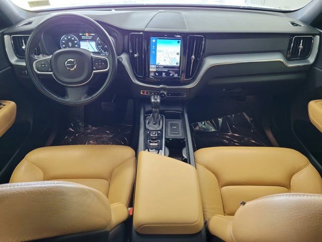 Used 2018 Volvo XC60 T6 Momentum w/ Convenience Package image 14