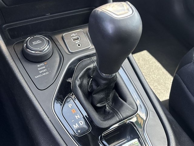 Used 2021 Jeep Cherokee Limited AWD/4WD image 15