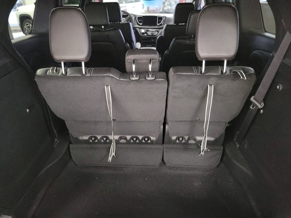 New 2026 Chrysler Pacifica Select w/ S Appearance Package image 8