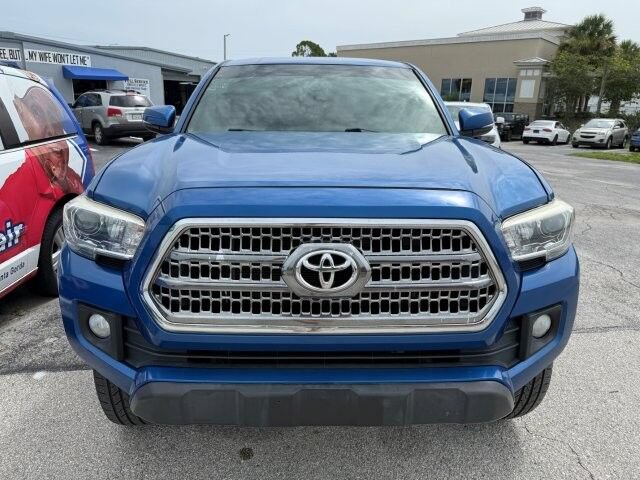 Used 2017 Toyota Tacoma TRD Off-Road w/ Premium & Technology Package AWD/4WD image 2