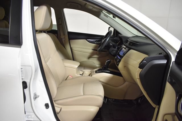 Used 2017 Nissan Rogue SV w/ SV Premium Package FWD image 36