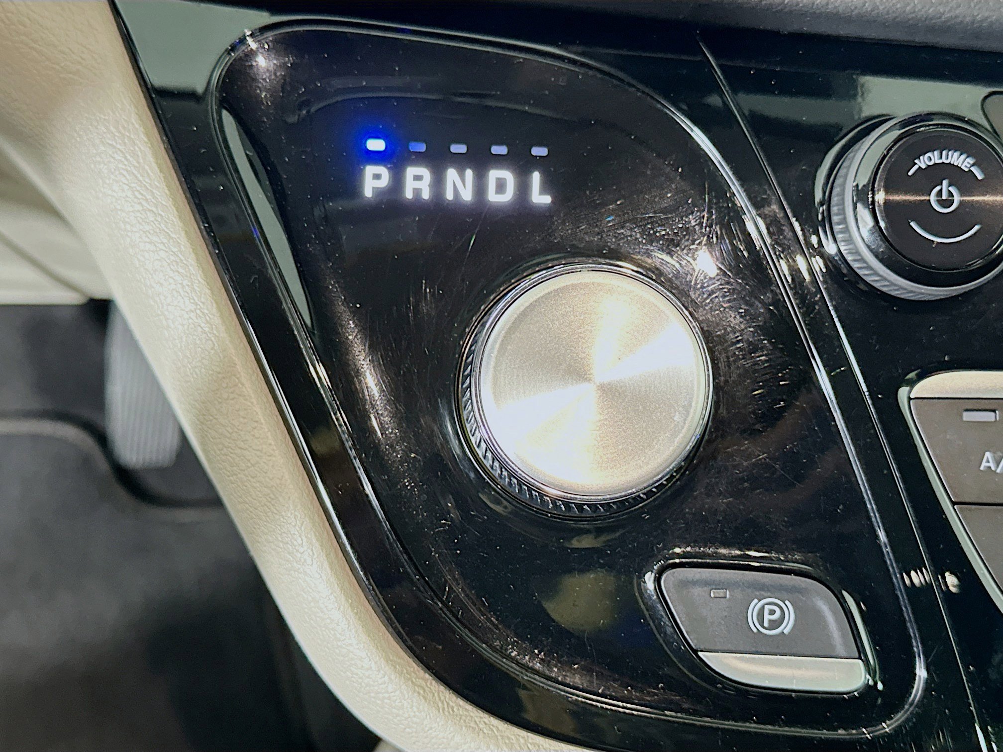 Used 2024 Chrysler Pacifica Touring-L FWD image 24