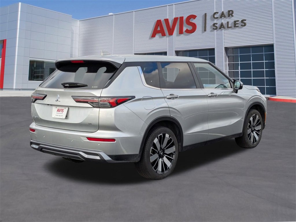 Used 2025 Mitsubishi Outlander SE image 6