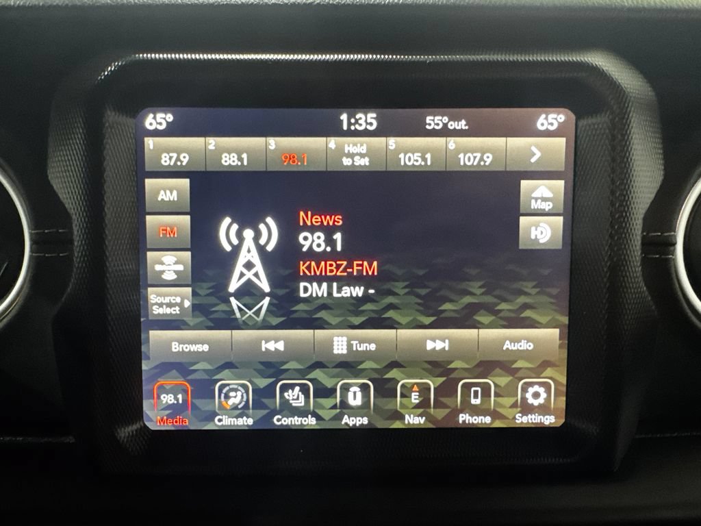 Used 2023 Jeep Wrangler Unlimited Sahara w/ Dual Top Group AWD/4WD image 4
