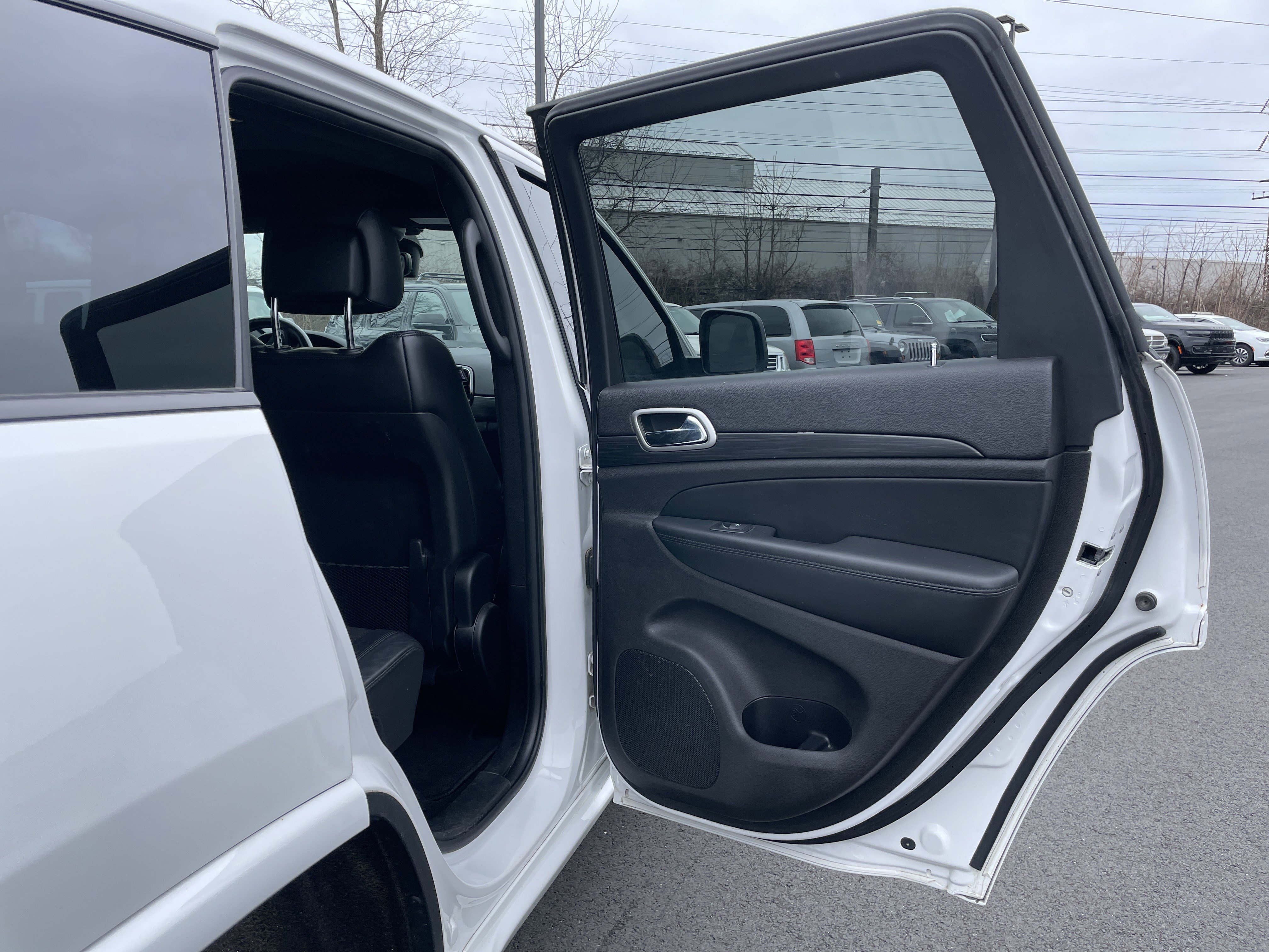 Used 2020 Jeep Grand Cherokee Altitude image 16