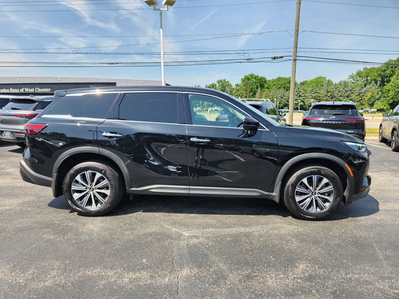 Certified 2025 INFINITI QX60 Pure w/ Cargo Package AWD/4WD image 6