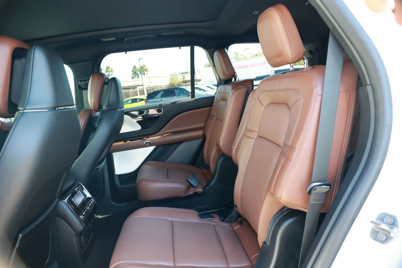 Used 2024 Lincoln Aviator Reserve w/ Equipment Group 201A RWD image 38