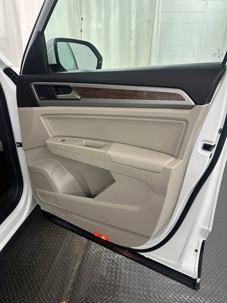 Used 2019 Volkswagen Atlas SEL Premium image 39