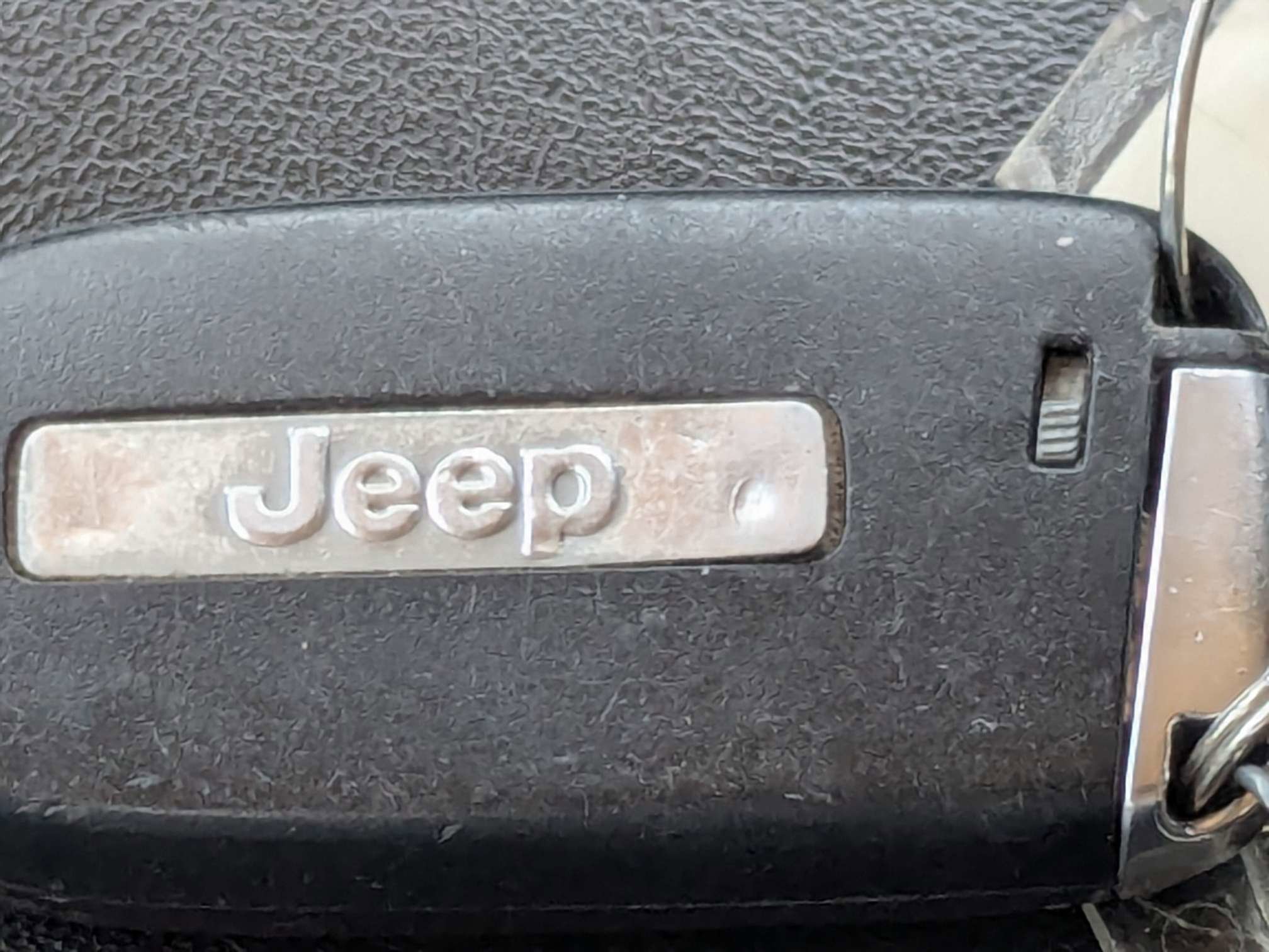 Used 2018 Jeep Cherokee Latitude Plus w/ Comfort/Convenience Group FWD image 39
