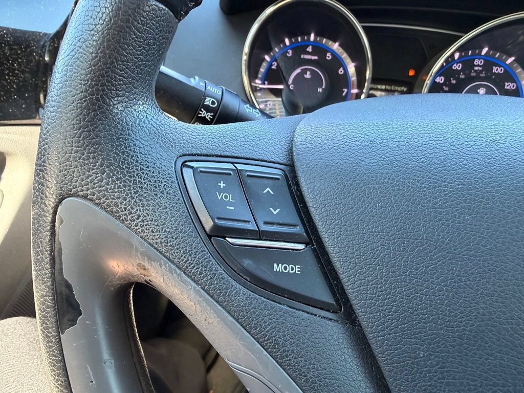 Used 2013 Hyundai Sonata Limited w/ Premium Pkg FWD image 30