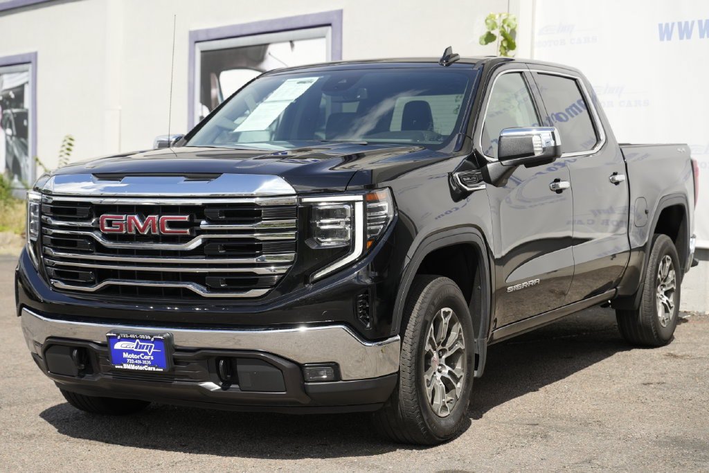 Used 2025 GMC Sierra 1500 SLT AWD/4WD image 2