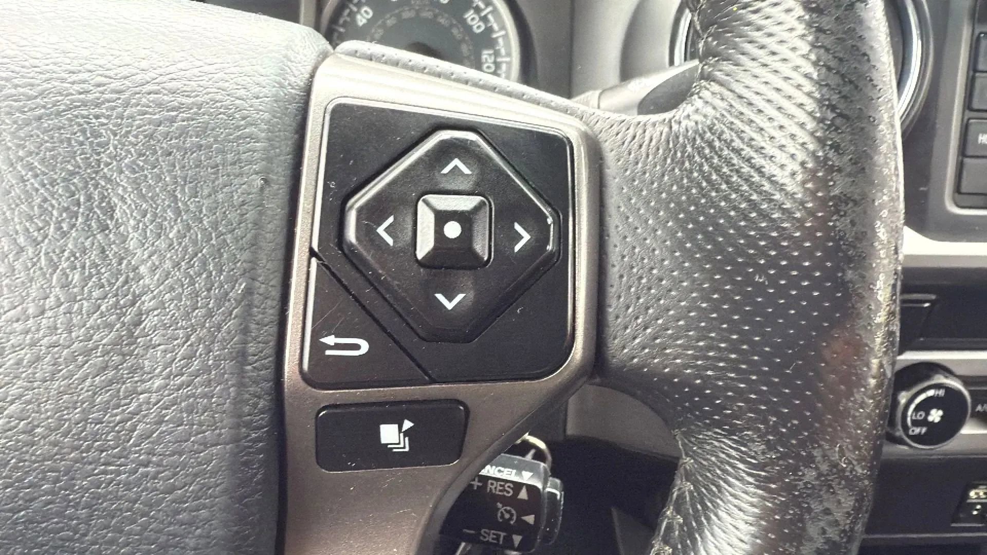 Used 2017 Toyota Tacoma SR5 image 12