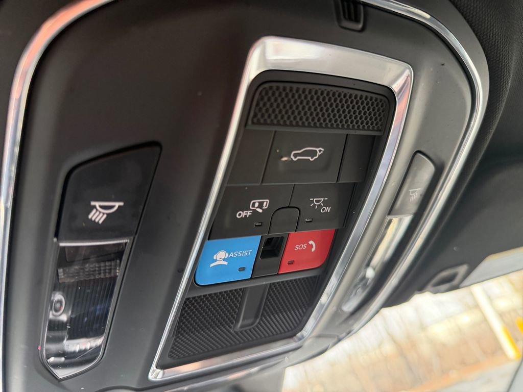 Used 2022 Jeep Grand Cherokee Altitude image 21