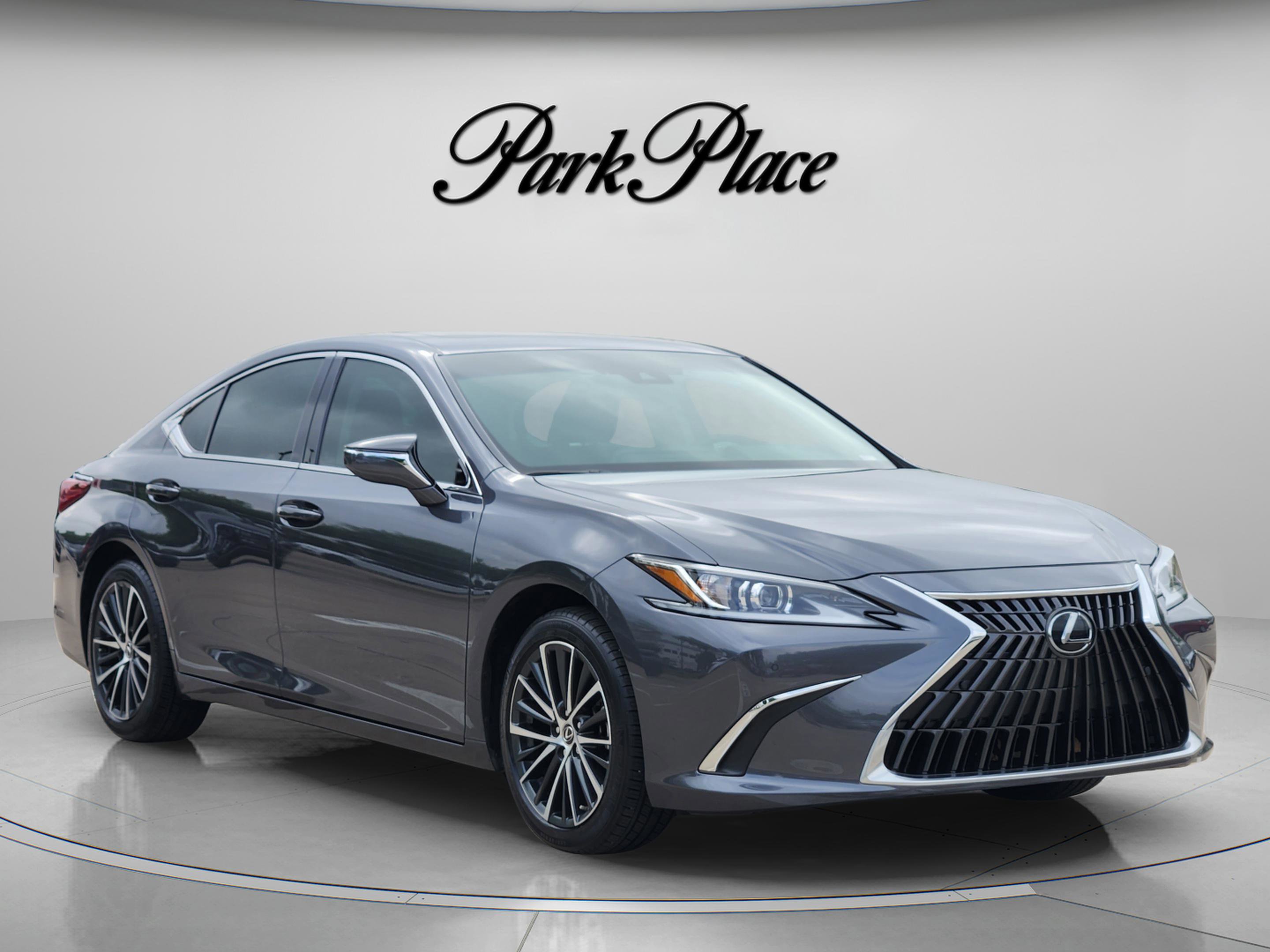 Used 2025 Lexus ES 350 w/ Premium Package image 4