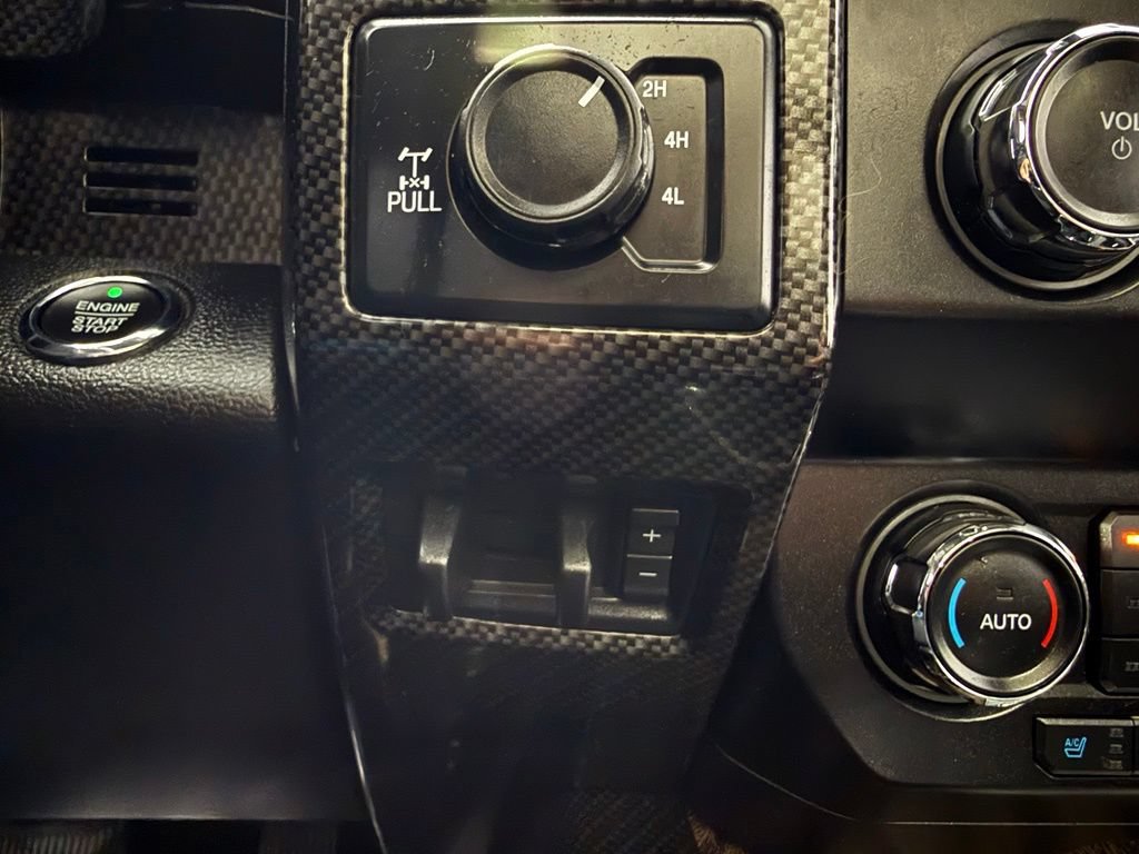 Used 2019 Ford F250 Lariat w/ Lariat Ultimate Package AWD/4WD image 38