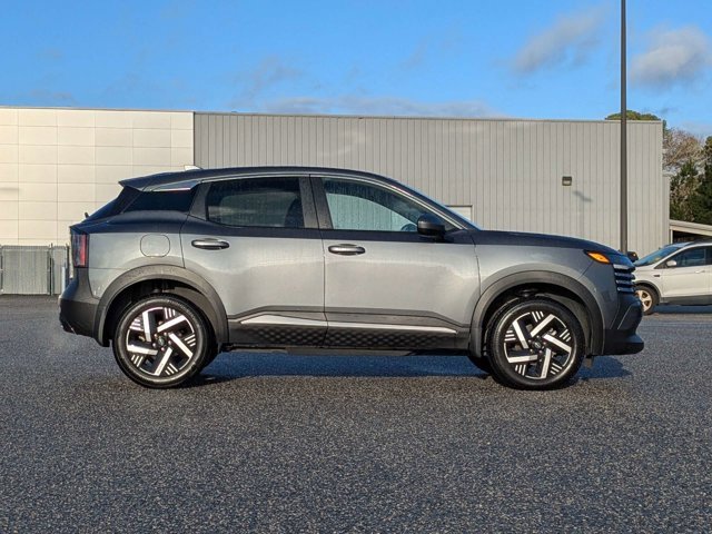 Used 2025 Nissan Kicks SV image 3