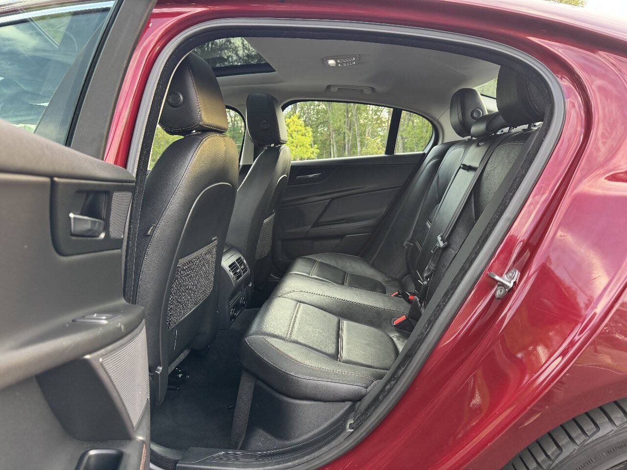 Used 2017 Jaguar XE Prestige RWD image 31