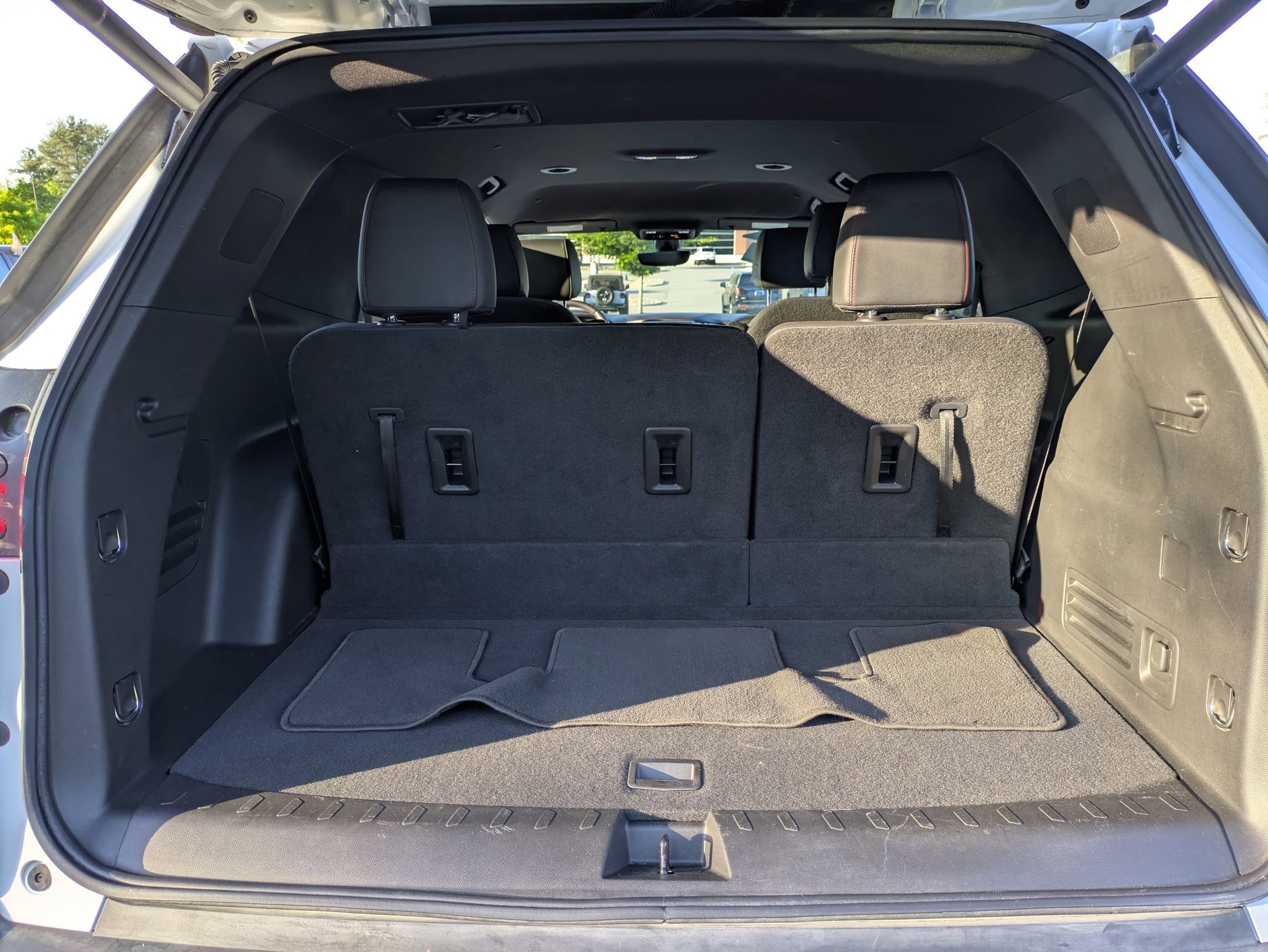 Used 2023 Chevrolet Traverse RS FWD image 35