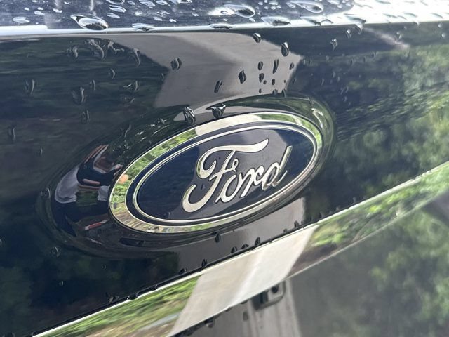 Used 2020 Ford Edge Titanium w/ Equipment Group 301A FWD image 9