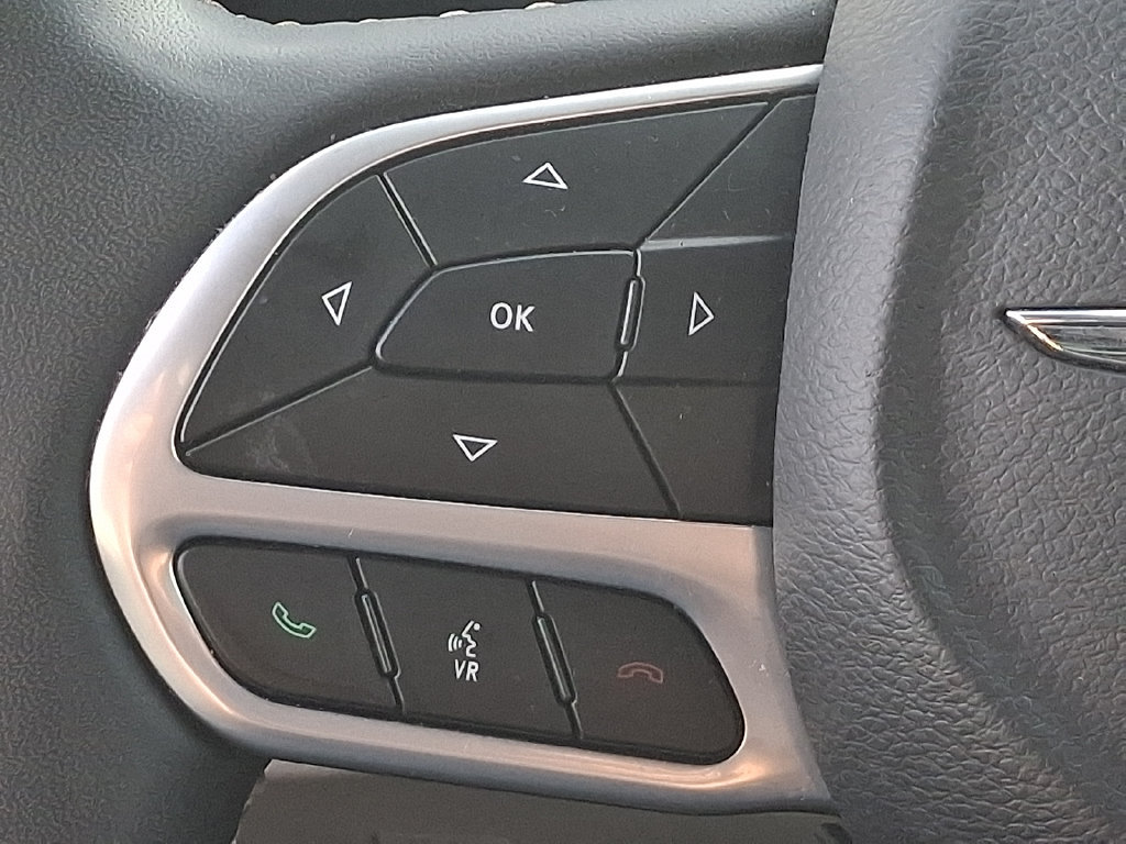 Used 2024 Chrysler Pacifica Touring-L FWD image 20