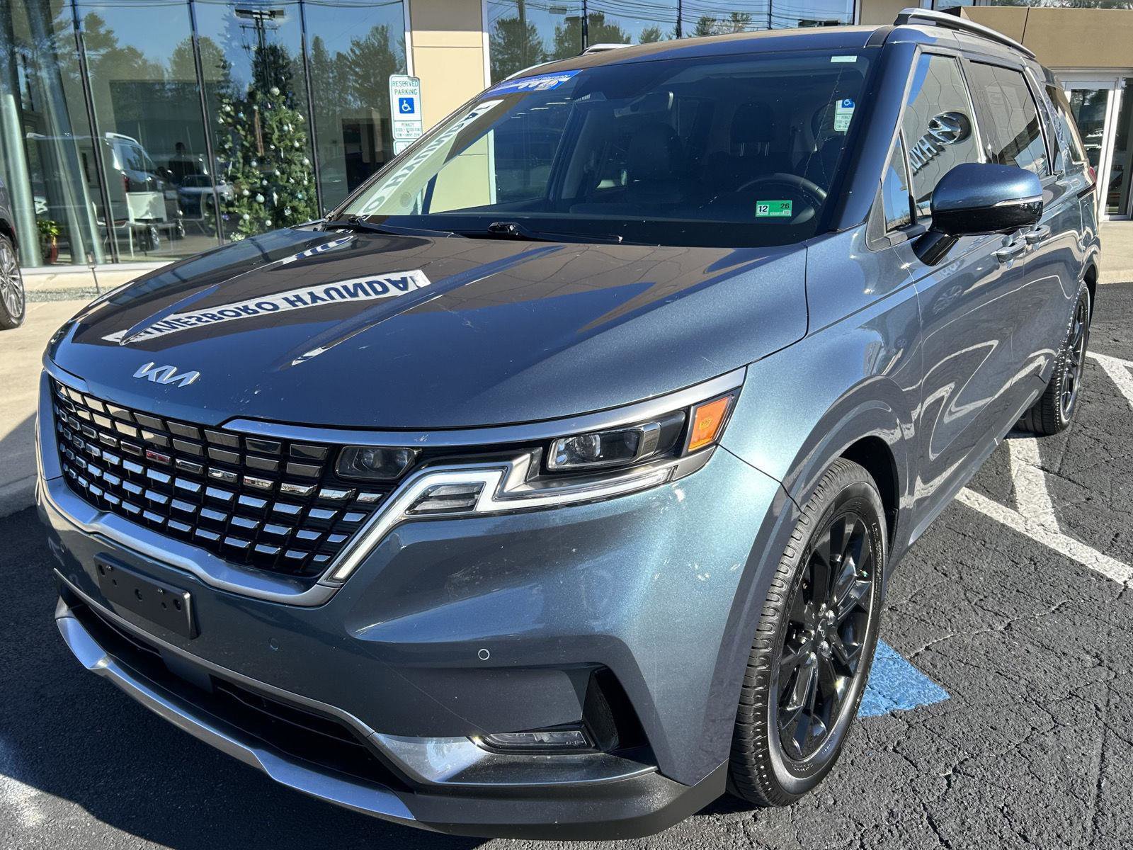 Used 2024 Kia Carnival SX Prestige image 2