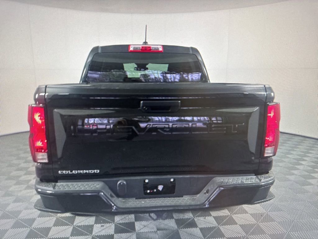 Used 2024 Chevrolet Colorado W/T image 5