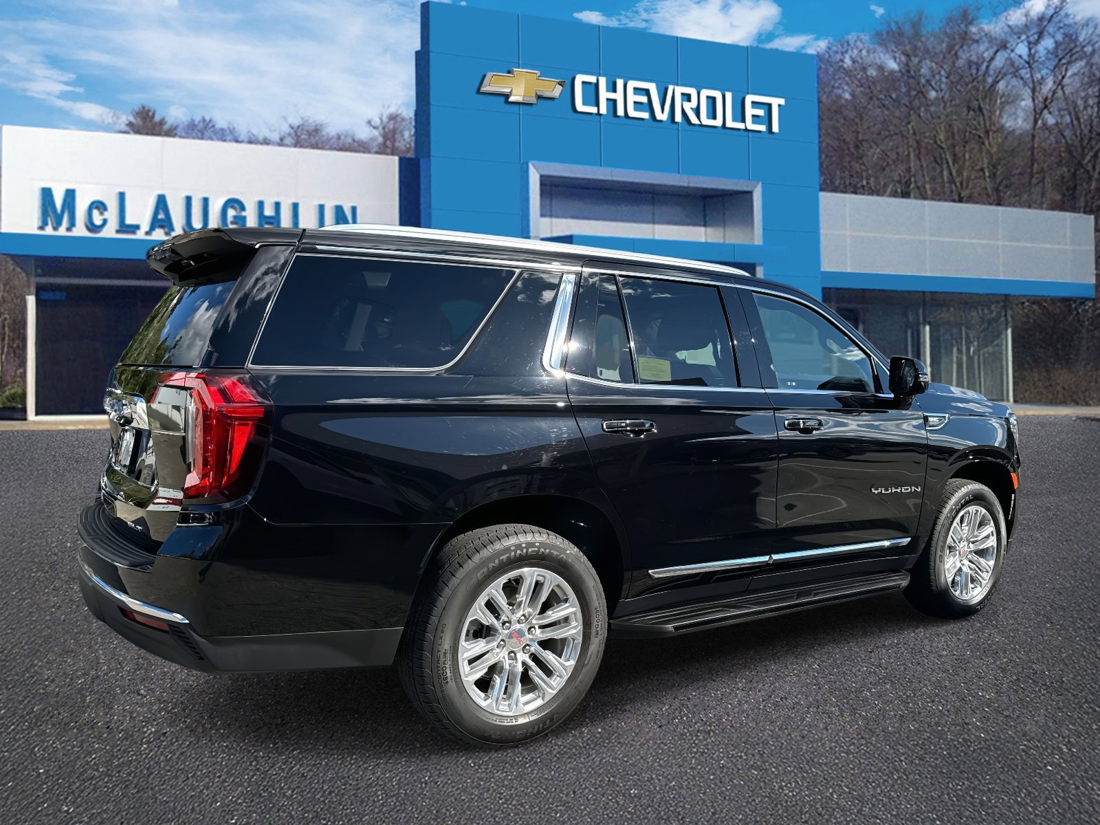 Certified 2023 GMC Yukon SLT w/ SLT Luxury Package image 3