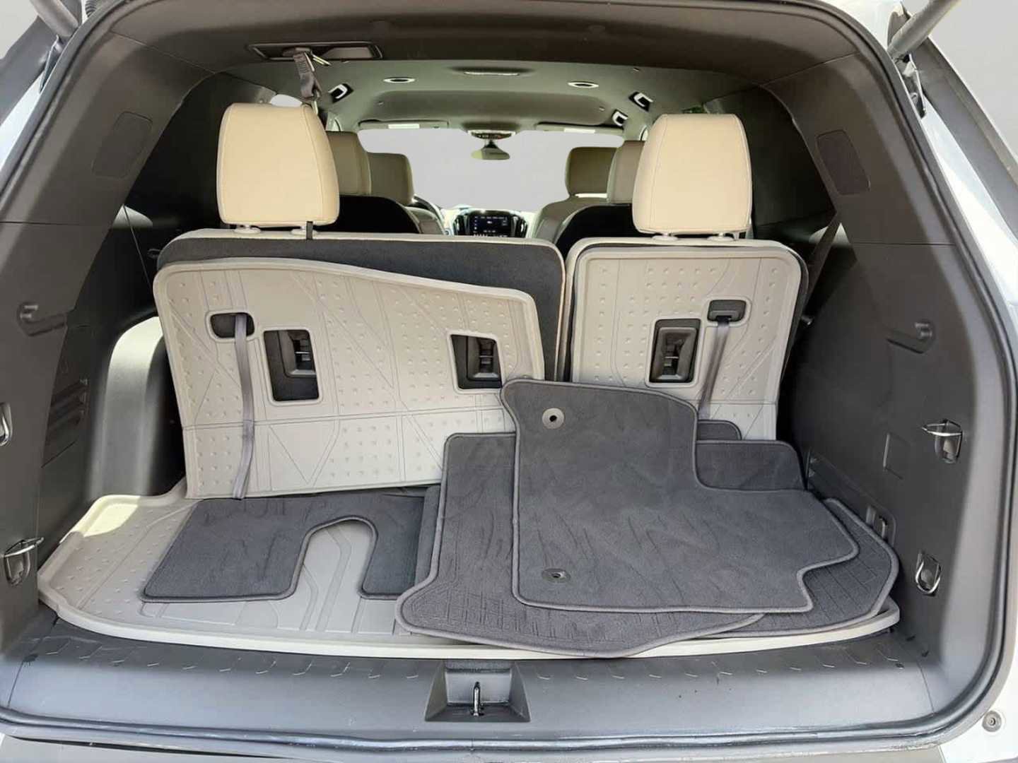 Used 2023 Chevrolet Traverse LT w/ LPO, Cargo Package FWD image 7