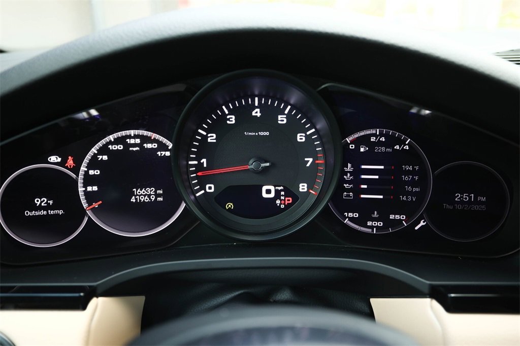 Used 2022 Porsche Cayenne Platinum Edition image 22