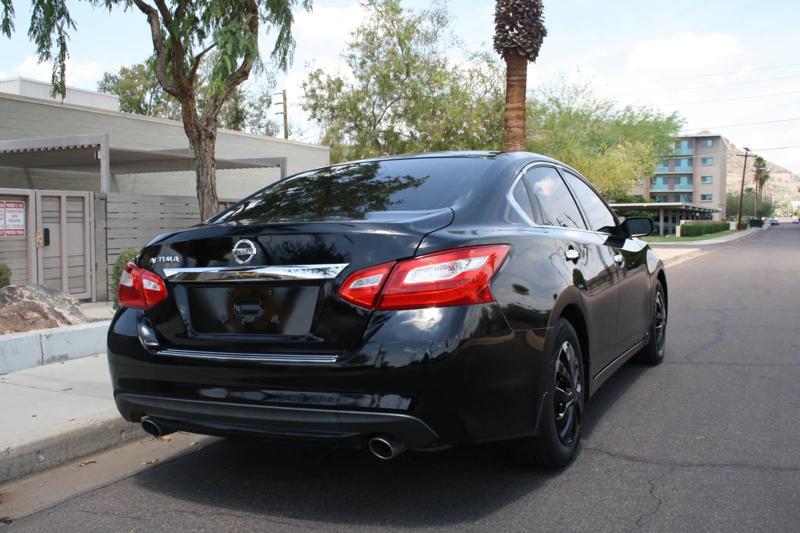 Used 2016 Nissan Altima 2.5 S w/ Interior Lighting Package FWD image 3
