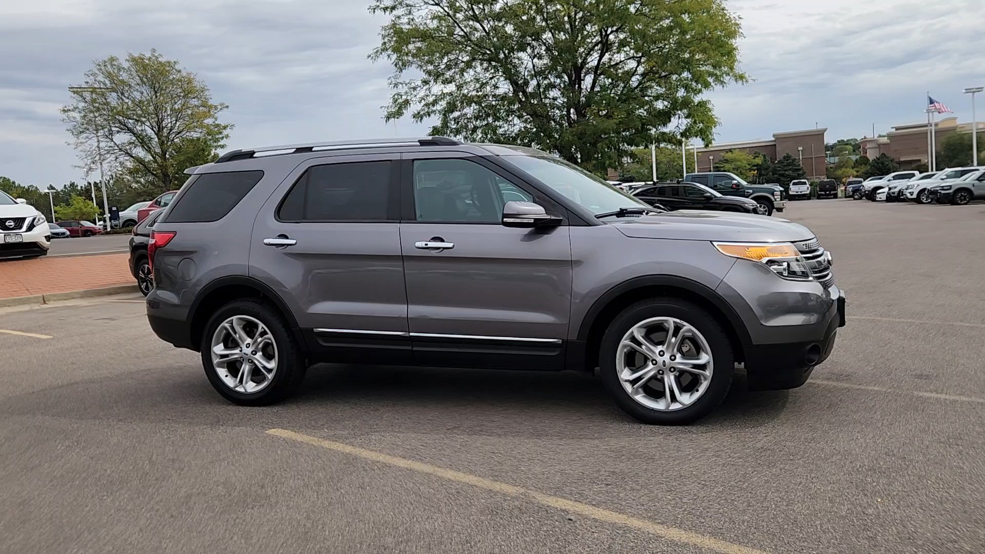 Used 2014 Ford Explorer Limited w/ Equipment Group 301A AWD/4WD image 9