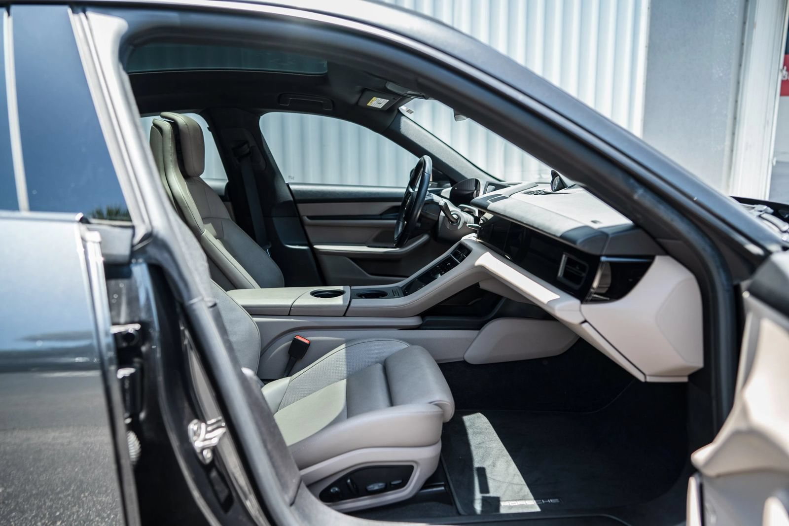 Used 2021 Porsche Taycan RWD image 30