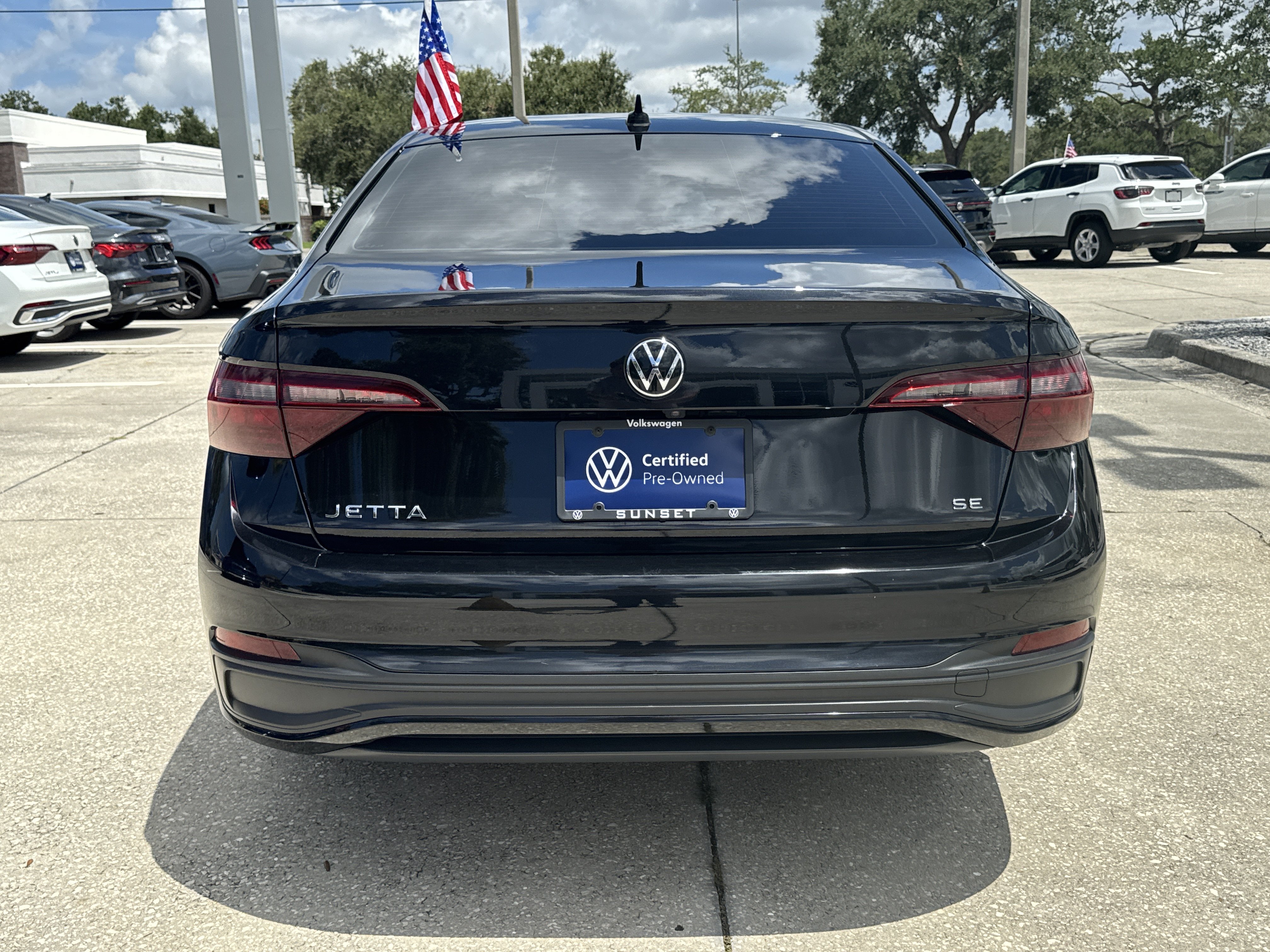 Certified 2023 Volkswagen Jetta SE w/ Panoramic Sunroof Package FWD image 5