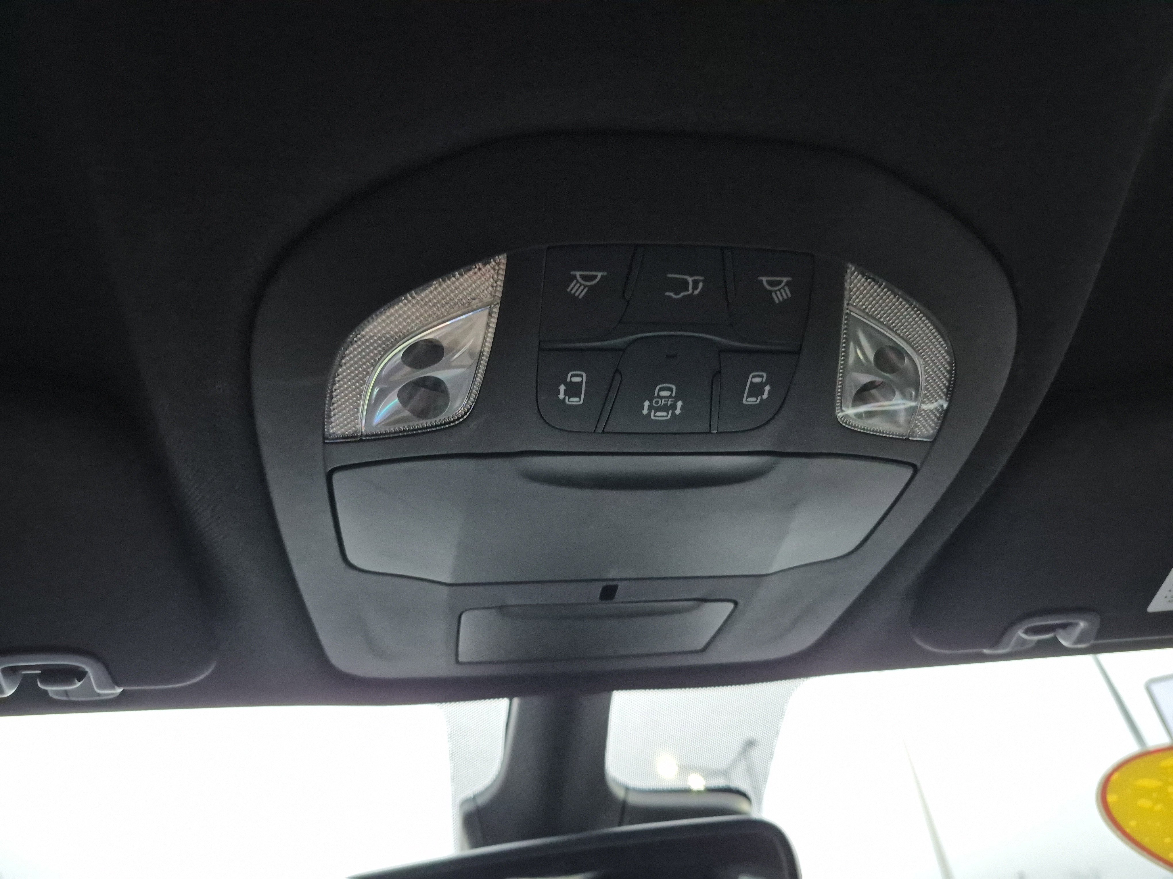 Used 2025 Chrysler Pacifica Select image 33