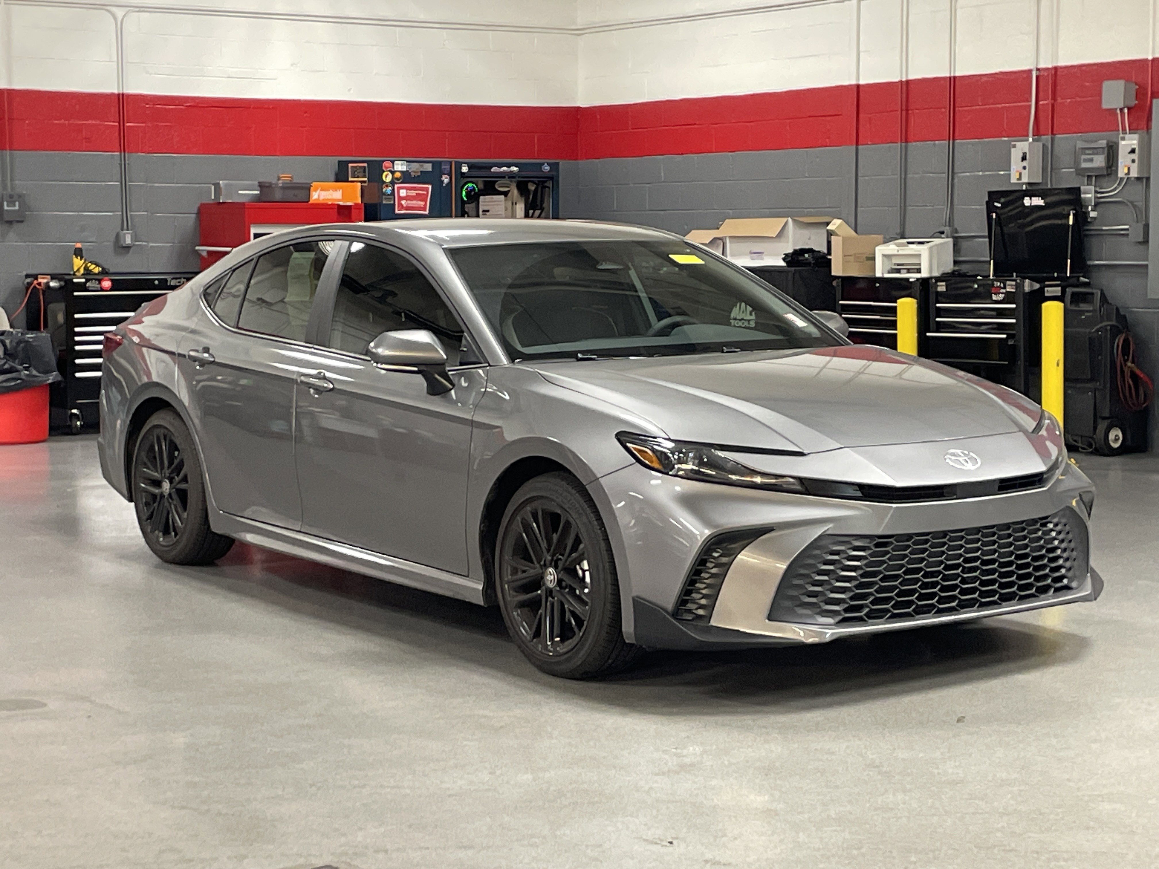 Used 2026 Toyota Camry SE w/ Convenience Package FWD video 2
