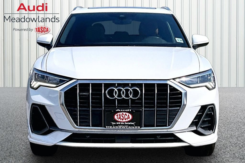 Used 2023 Audi Q3 2.0T Premium w/ Convenience Package AWD/4WD image 2