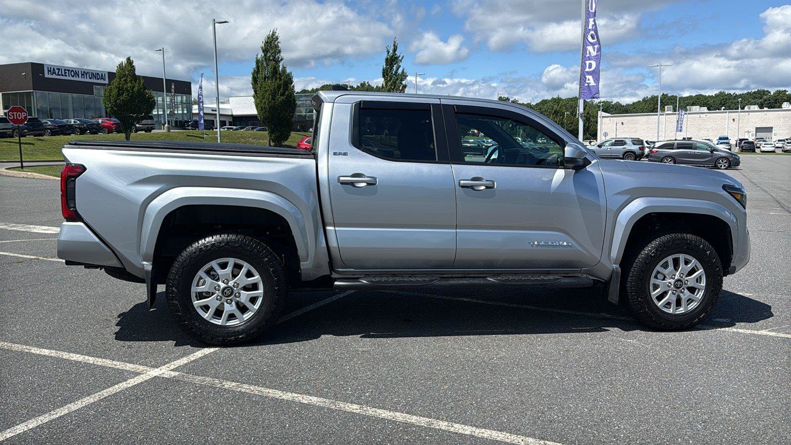 Used 2025 Toyota Tacoma SR5 AWD/4WD image 4