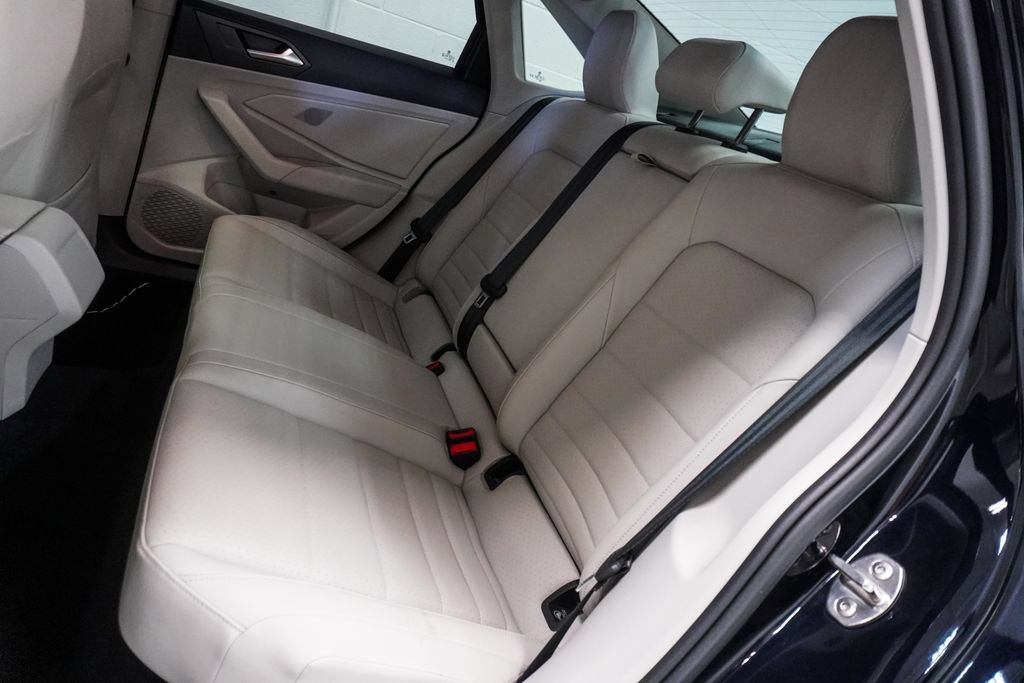 Used 2024 Volkswagen Jetta SE FWD image 6