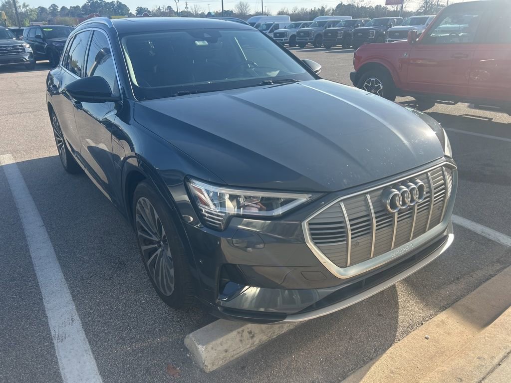 Used 2019 Audi e-tron Prestige w/ Prestige Package image 3