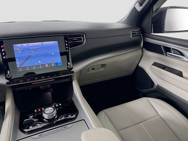 Used 2025 Jeep Wagoneer 4WD w/ Convenience Group I image 24