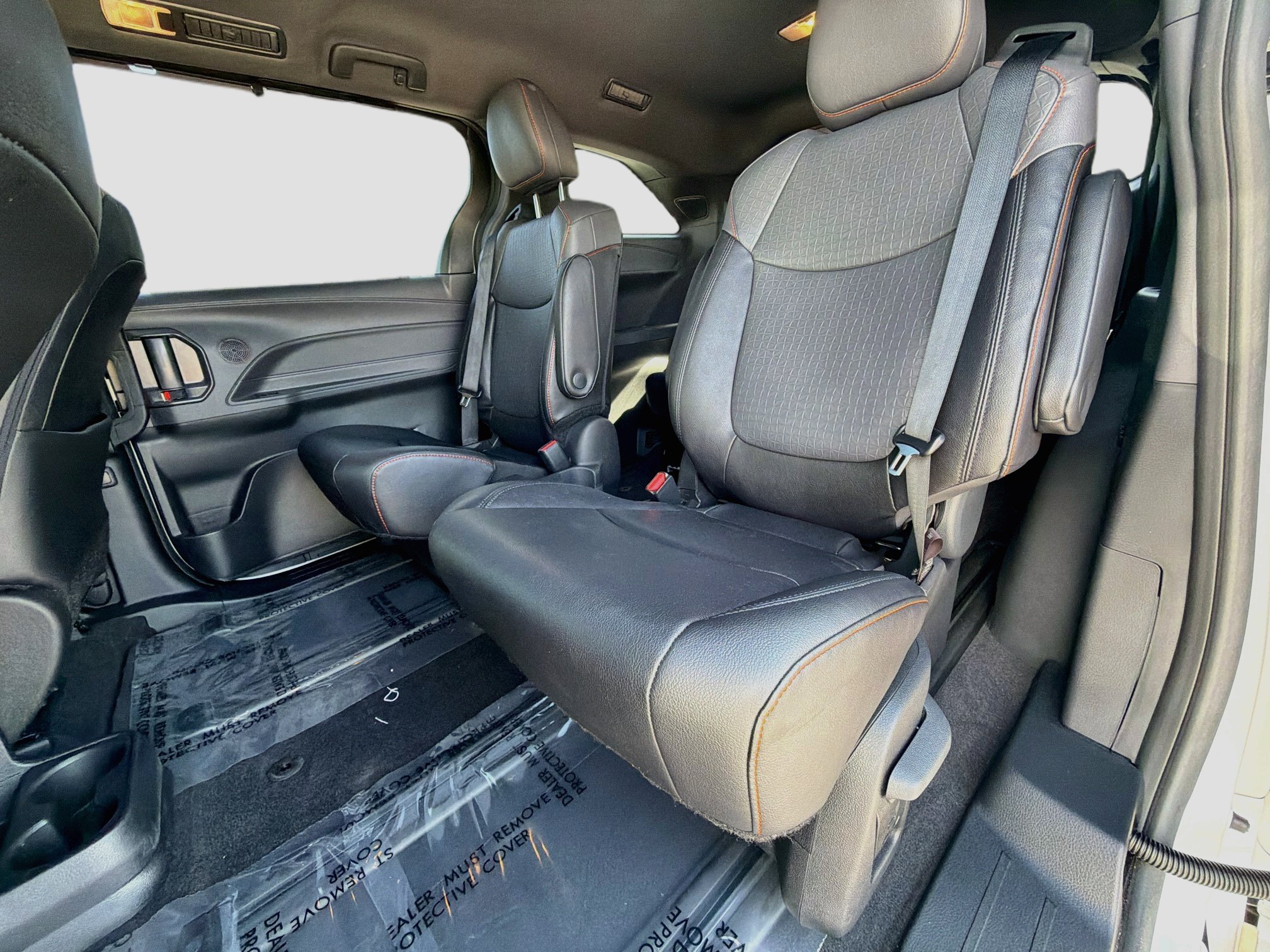 Used 2024 Toyota Sienna XSE w/ XSE Plus Package FWD image 22