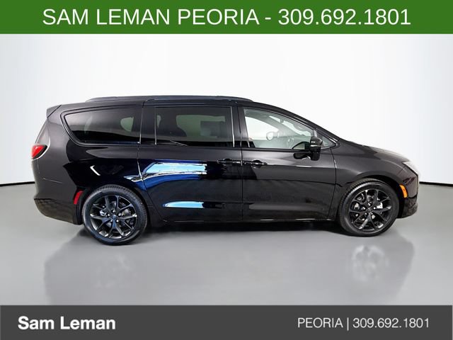 New 2027 Chrysler Pacifica Limited w/ S Appearance Package FWD image 8