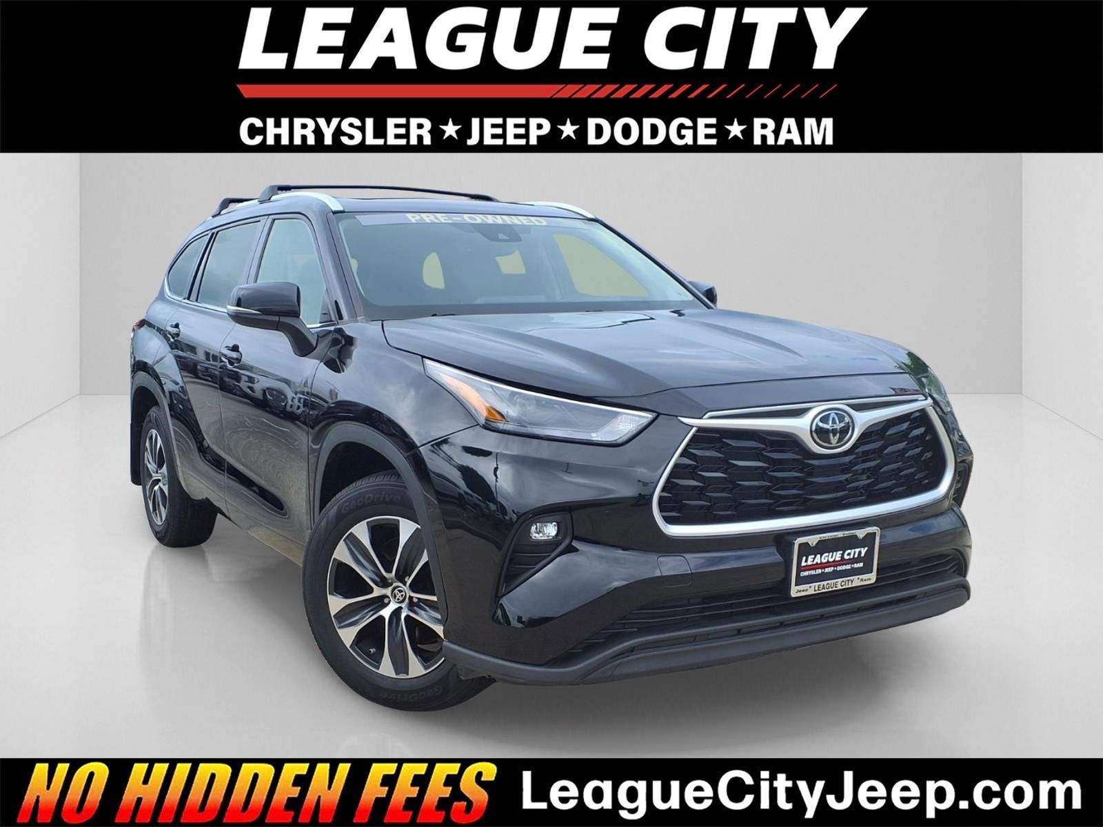 Used 2022 Toyota Highlander XLE FWD video 1