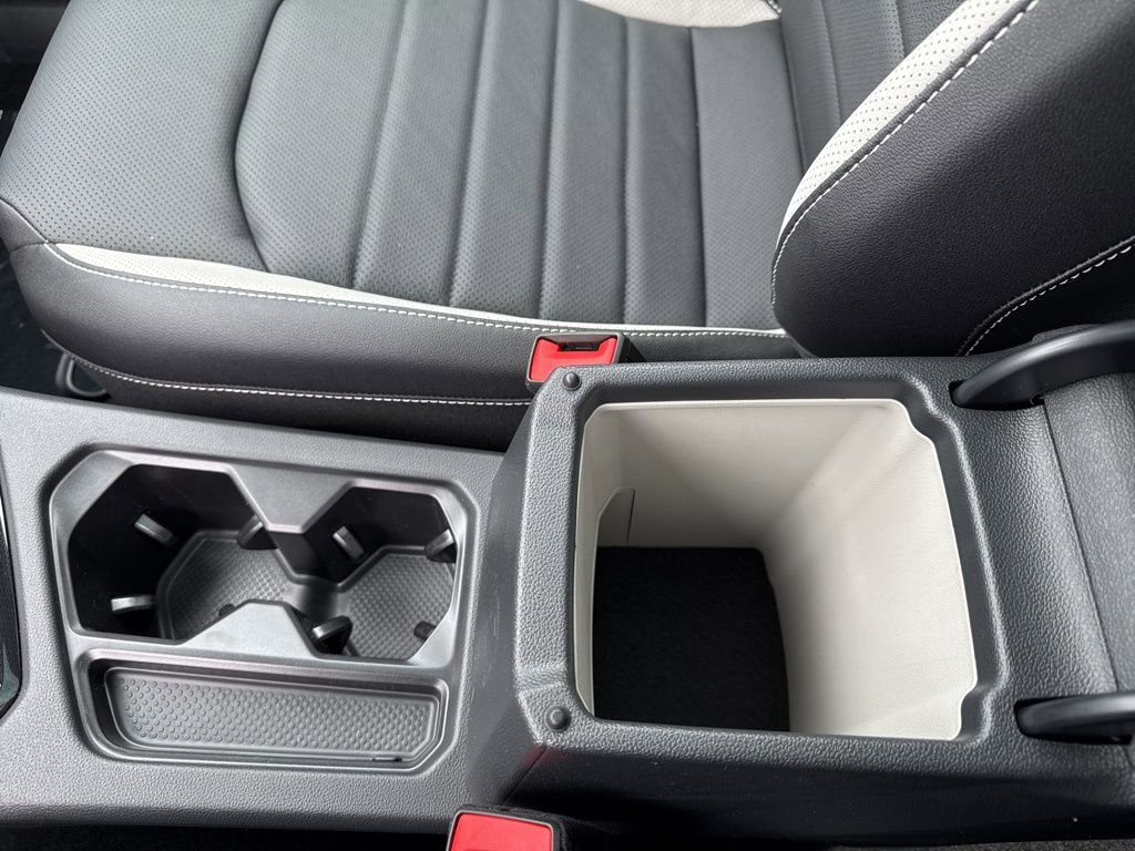New 2025 Volkswagen Taos SEL image 22