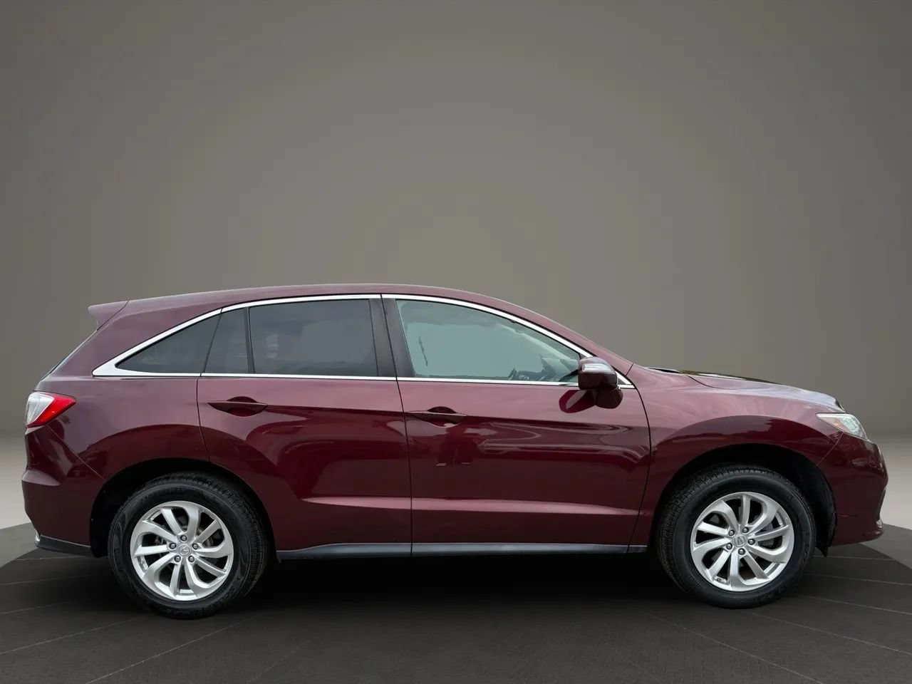Used 2017 Acura RDX w/ Technology Package AWD/4WD image 2