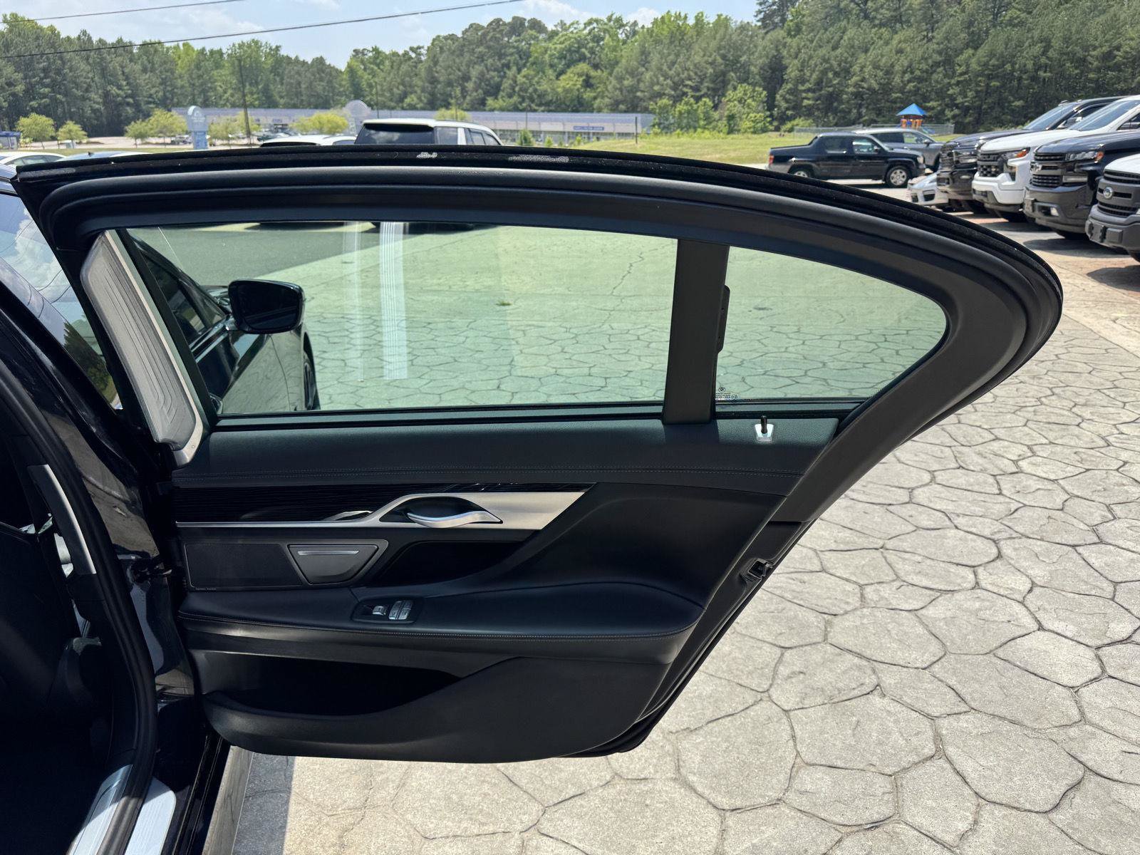 Used 2022 BMW 740i w/ M Sport Package RWD image 16