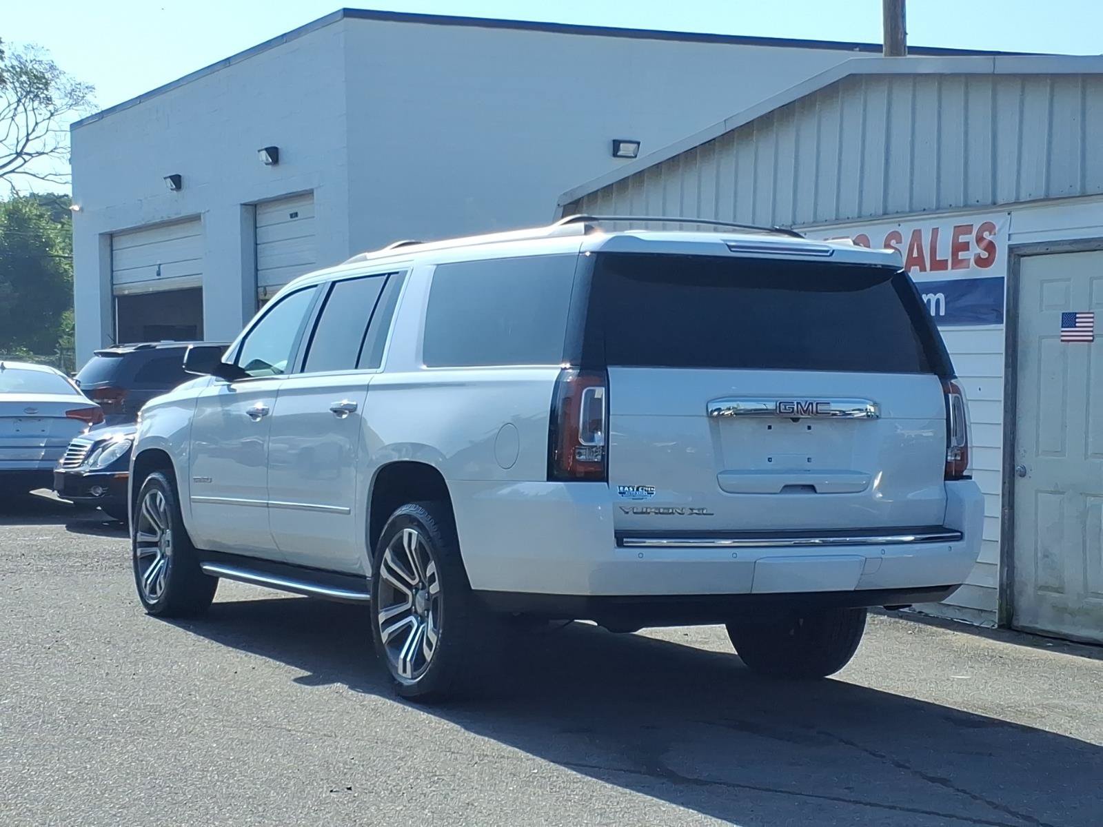 Used 2017 GMC Yukon XL Denali w/ Open Road Package AWD/4WD image 3